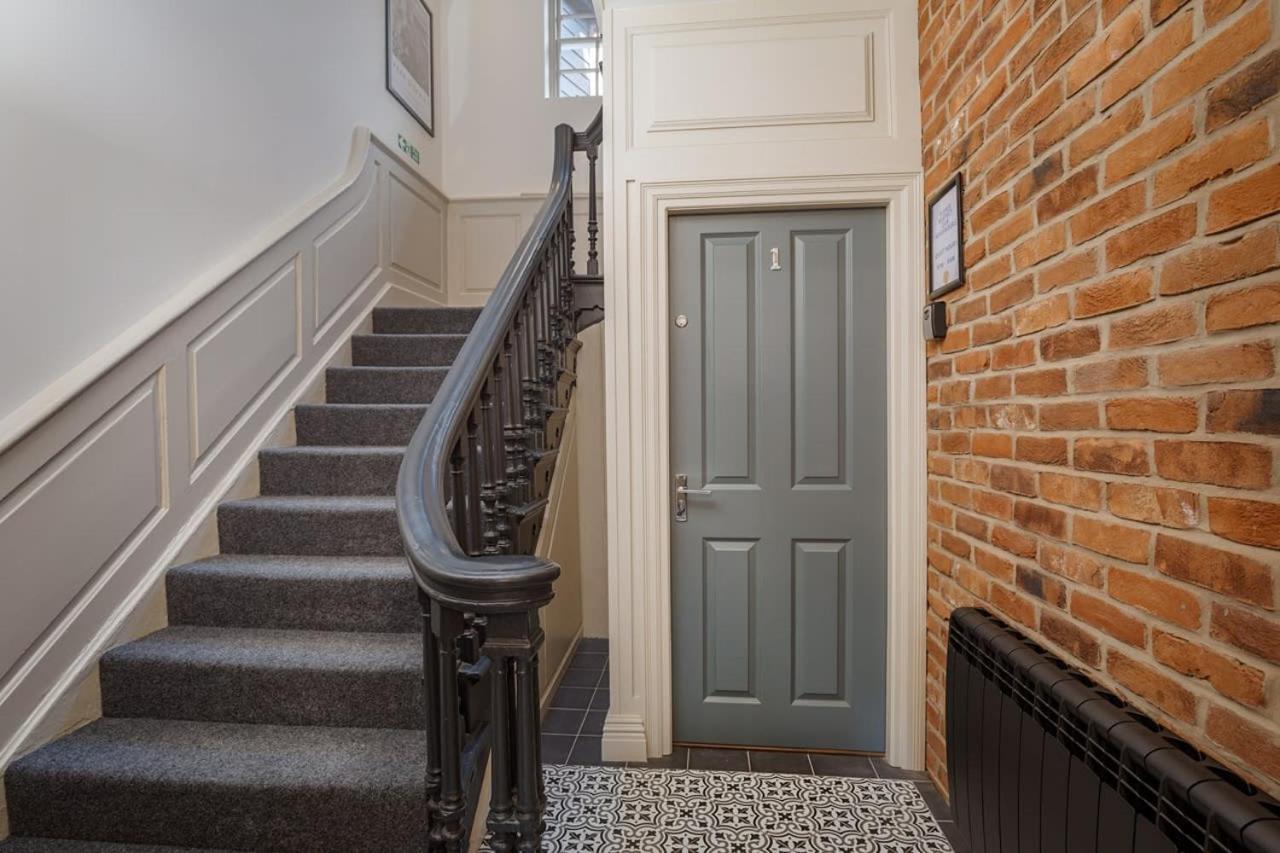 Apartment Paradise Square Remodelled 18th Century Ground Floor