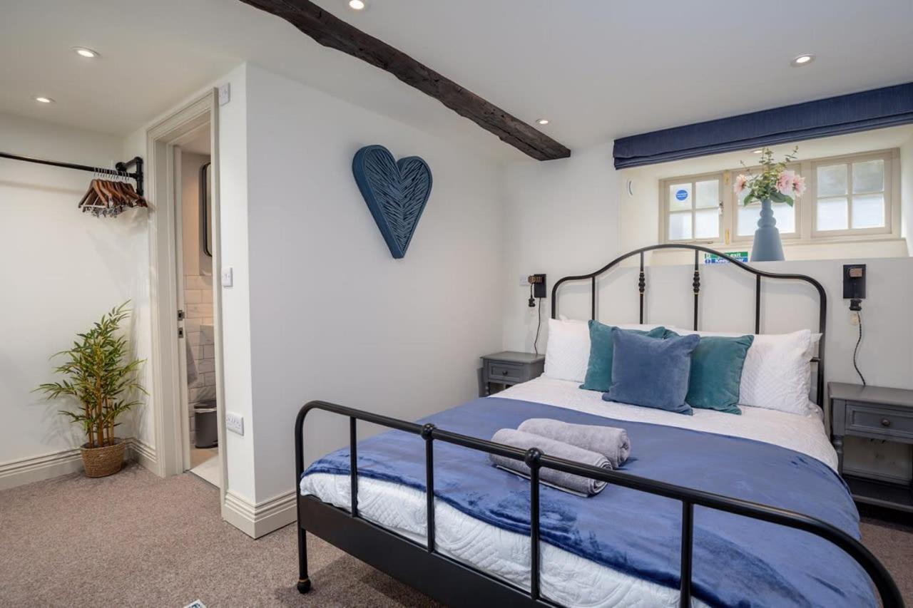 Paradise Square Remodelled 18th Century Ground Floor Apartment