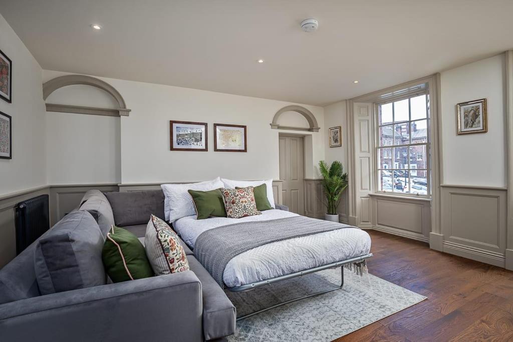 Apartment Paradise Square-remodelled 18th Century *