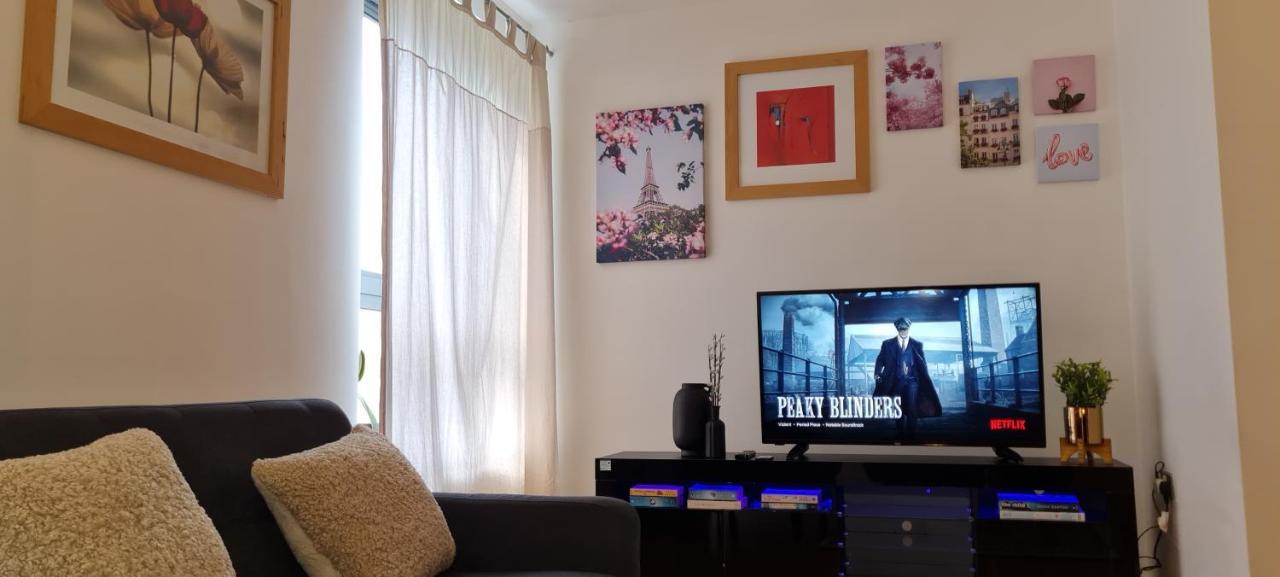 Exquisite One Bedroom In The Heart Of Centre *
