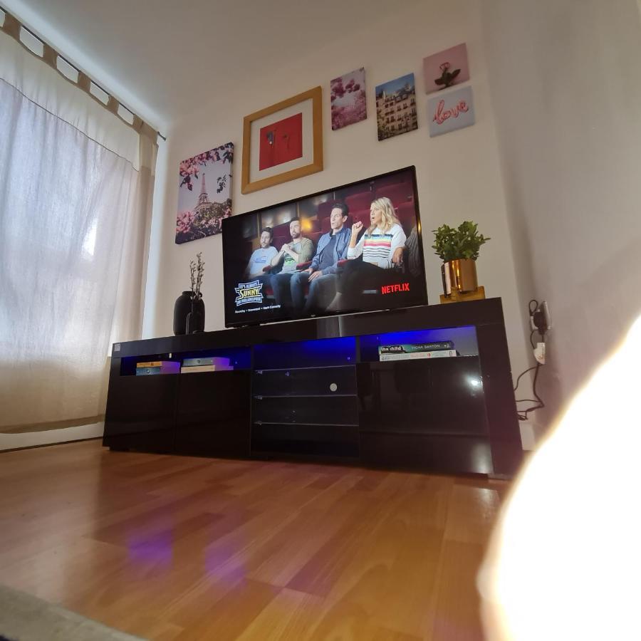 Apartment Exquisite One Bedroom In The Heart Of Centre
