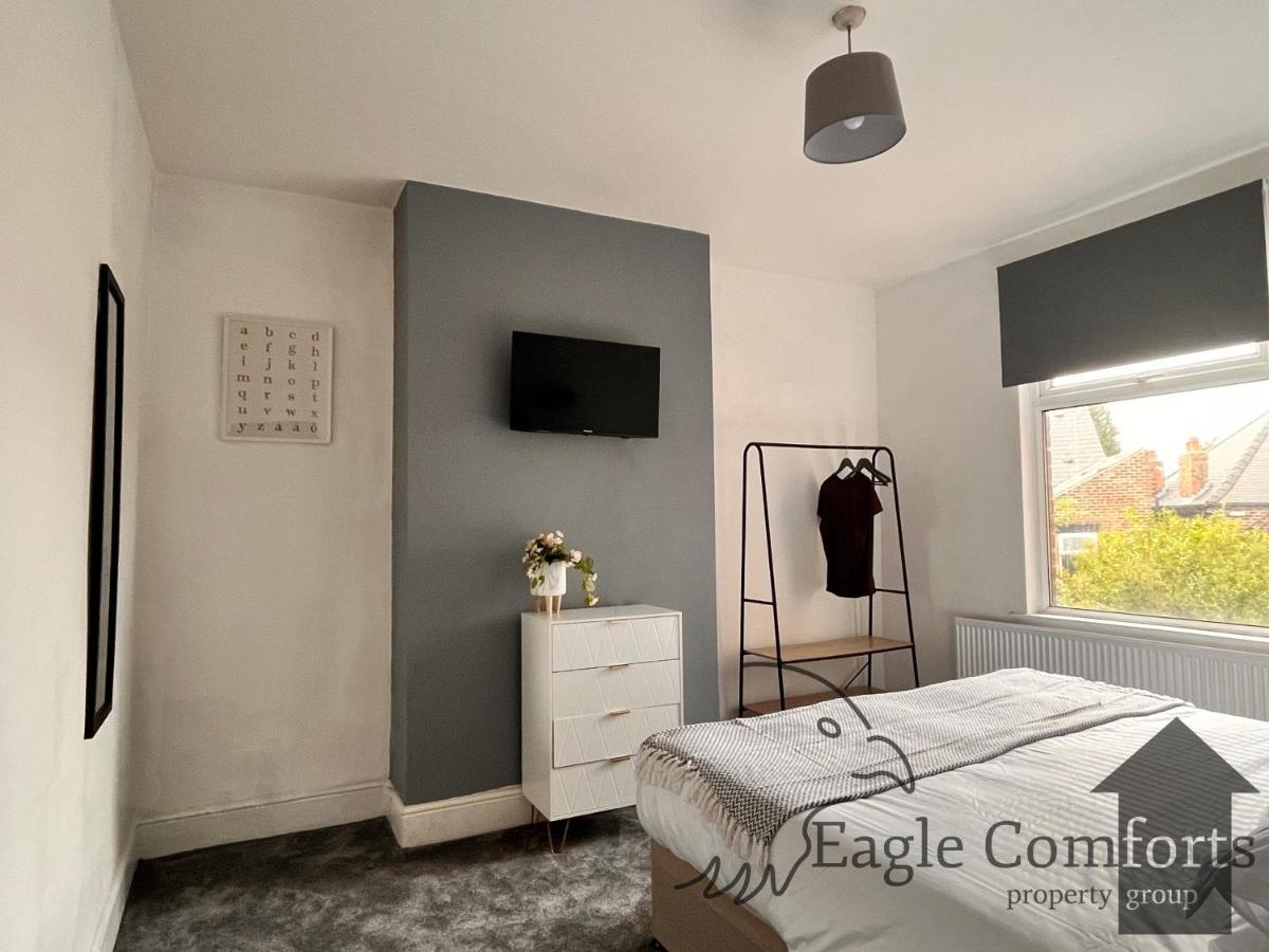 Scott House- 5 Bedrooms- Pool Table Holiday home Sheffield