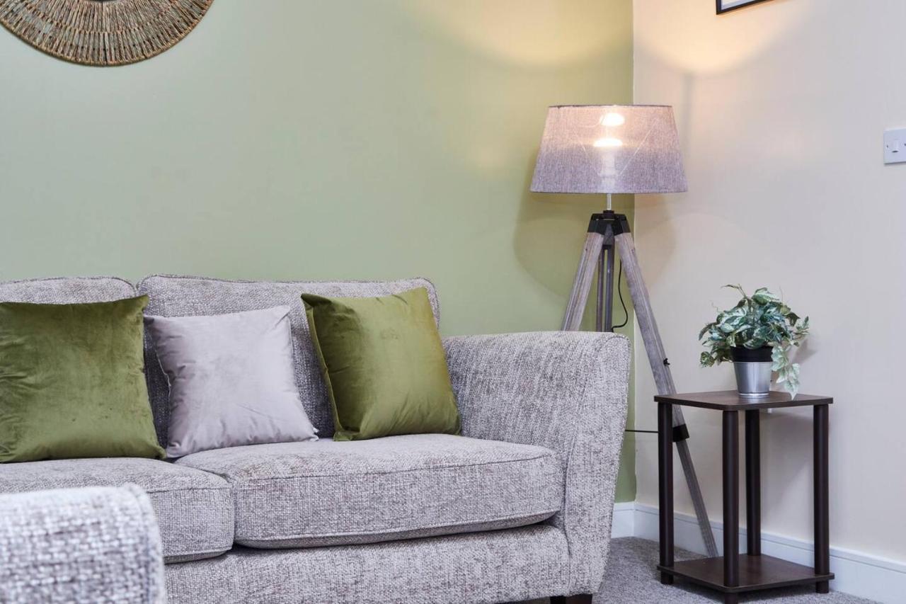 Modern 3 Bed House In - Parking - Garden Apartment Sheffield