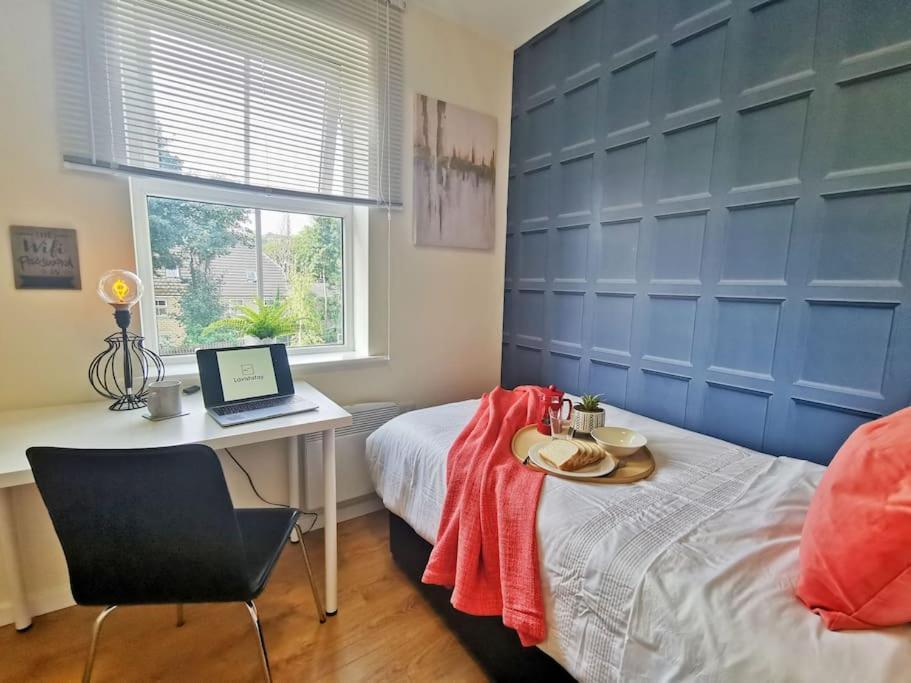 Fivehill Sheffield-en-suite-parking-long Apartment *