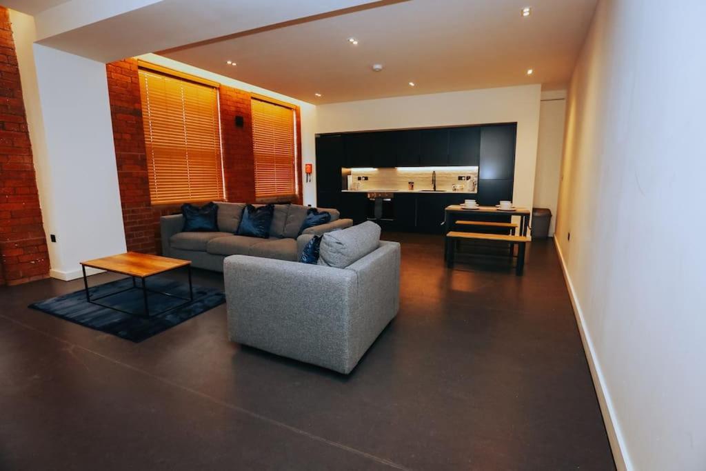 Apartment Stayzo_nichols Building_spacious 3-bedroom