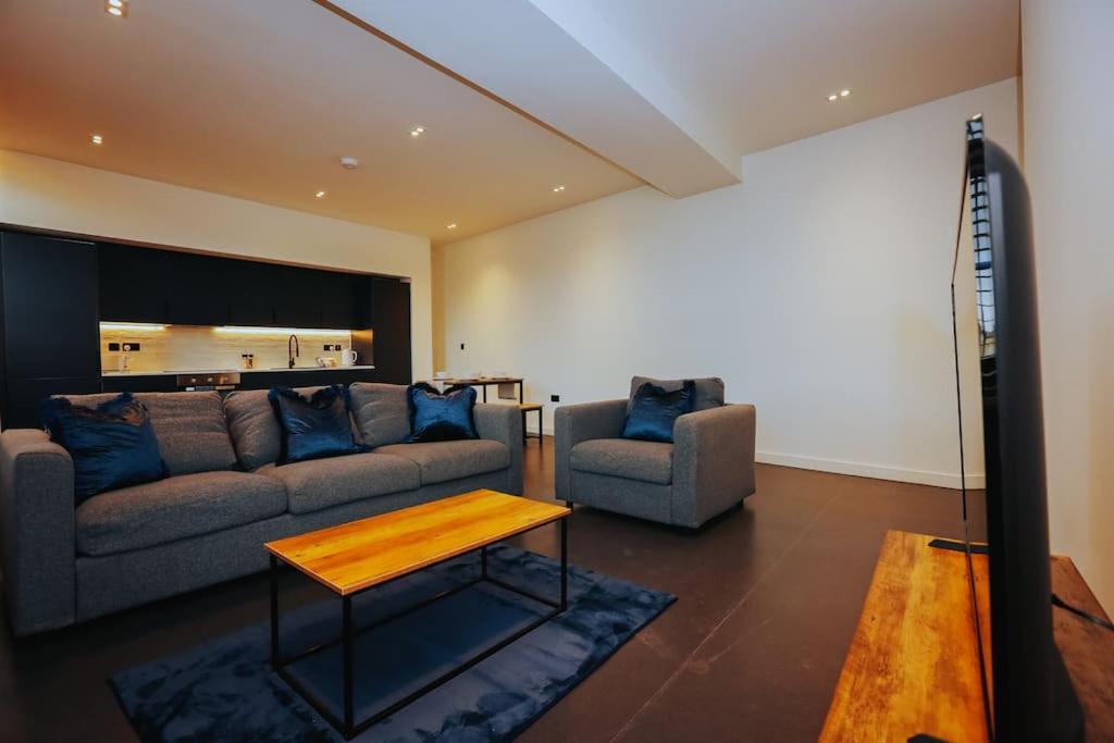 Apartment Stayzo_nichols Building_spacious 3-bedroom Sheffield