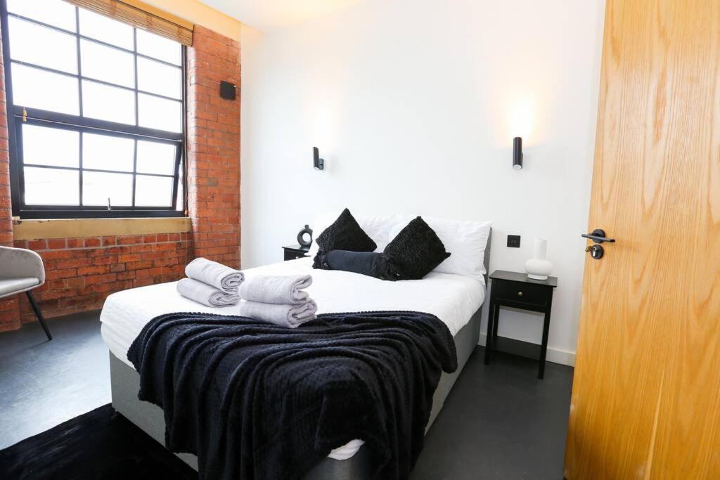 Stayzo_nichols Building_spacious 3-bedroom *