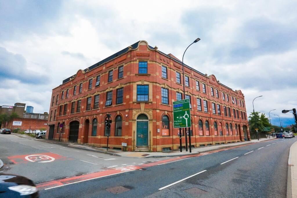 Stayzo_nichols Building_spacious 3-bedroom Apartment Sheffield