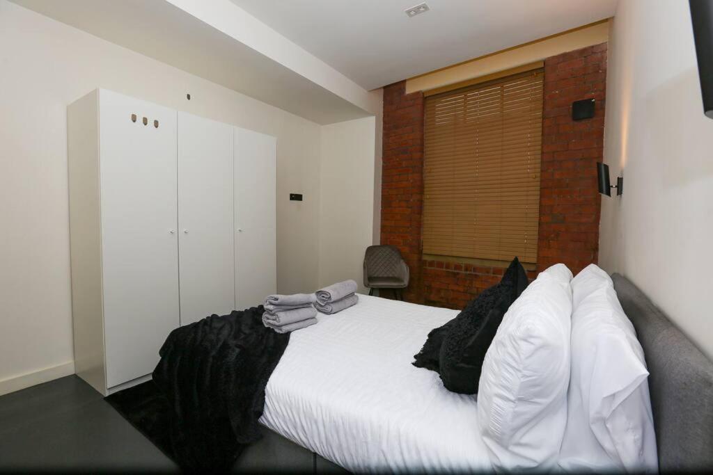 Apartment Stayzo_nichols Building_spacious 3-bedroom Sheffield