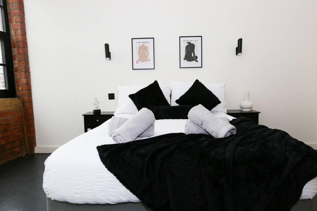 Stayzo_nichols Building_spacious 3-bedroom *