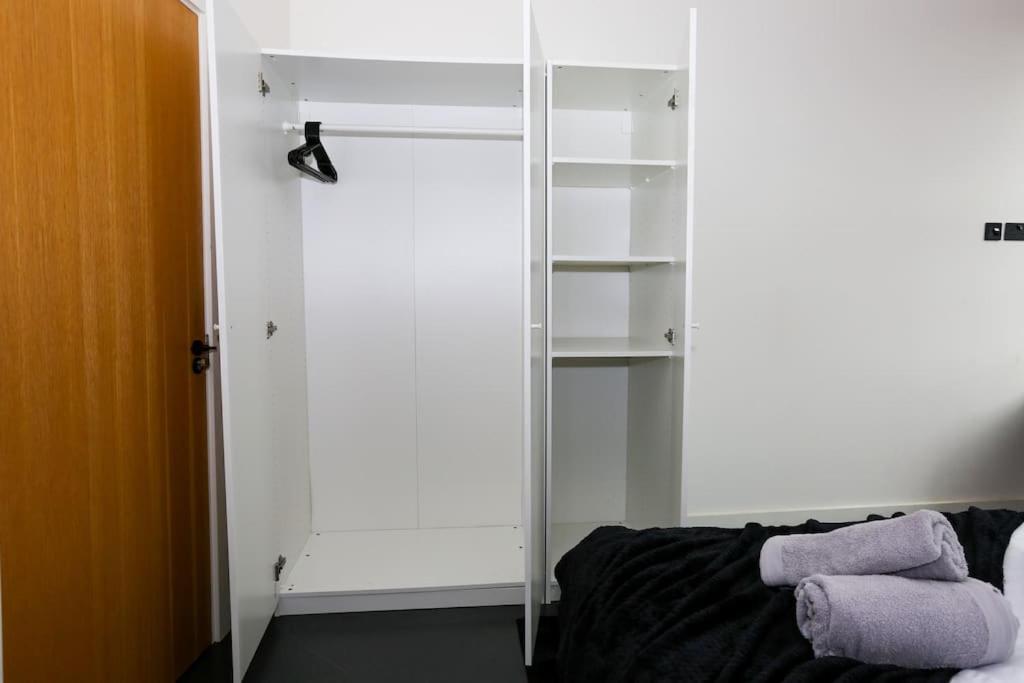Stayzo_nichols Building_spacious 3-bedroom Apartment *
