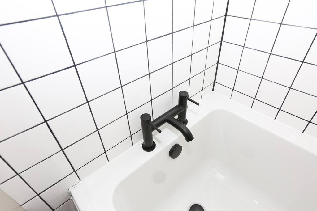 Stayzo_nichols Building_spacious 3-bedroom Apartment Sheffield