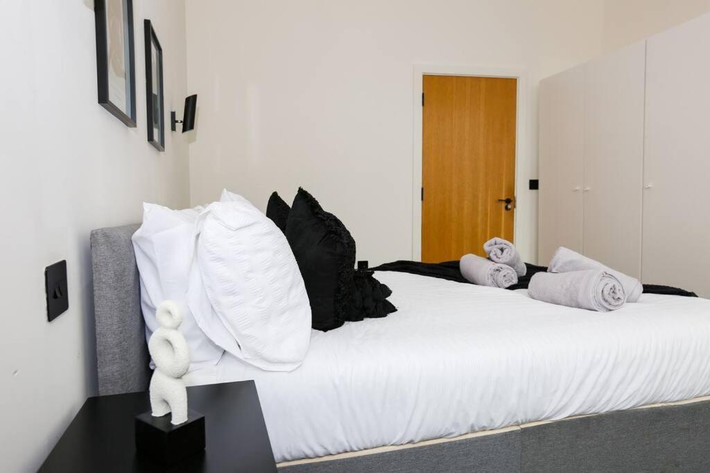 Stayzo_nichols Building_spacious 3-bedroom * Sheffield