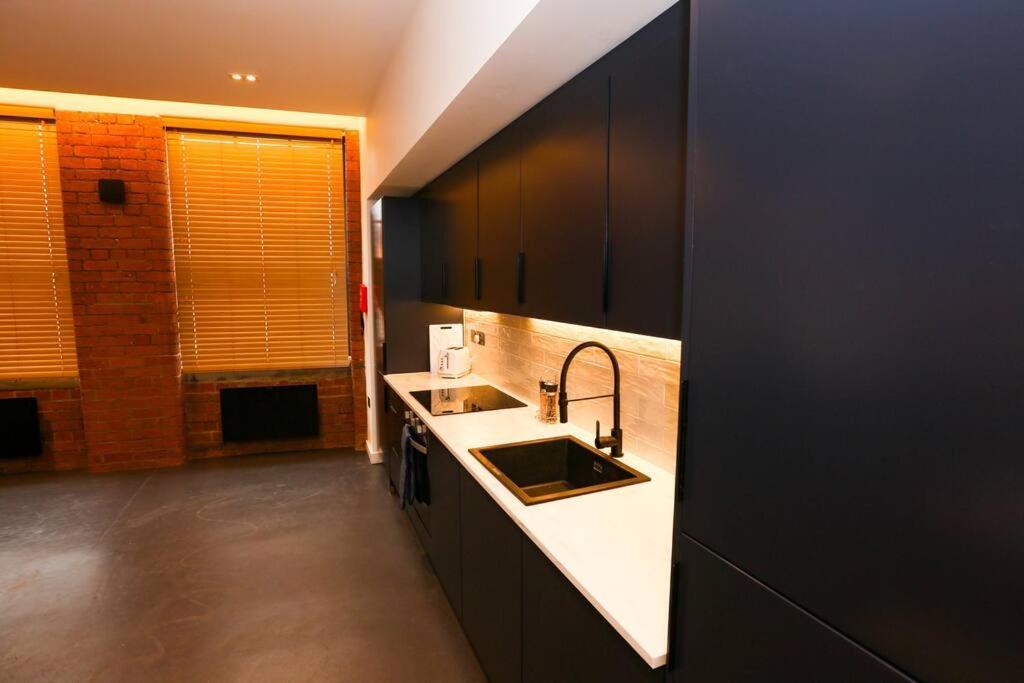 Stayzo_nichols Building_spacious 3-bedroom Sheffield