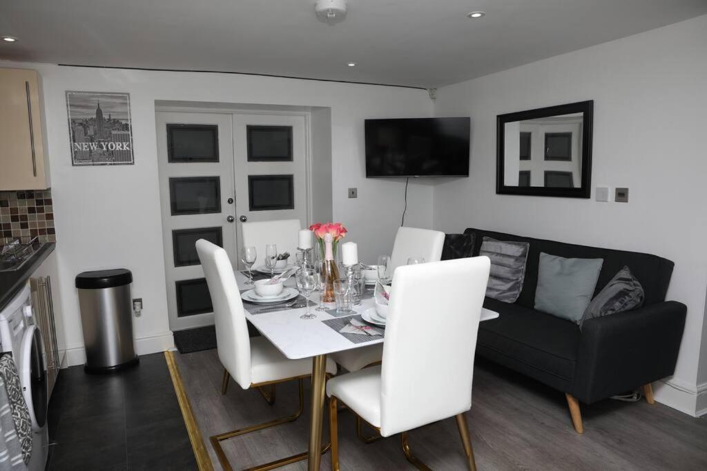 The Cosy Corner 2 Bedroom Flat * Sheffield