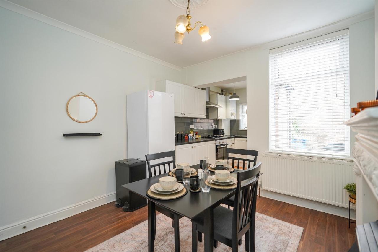 Stadium View, Entire Private House, Close To Centre, Free Wifi * Sheffield