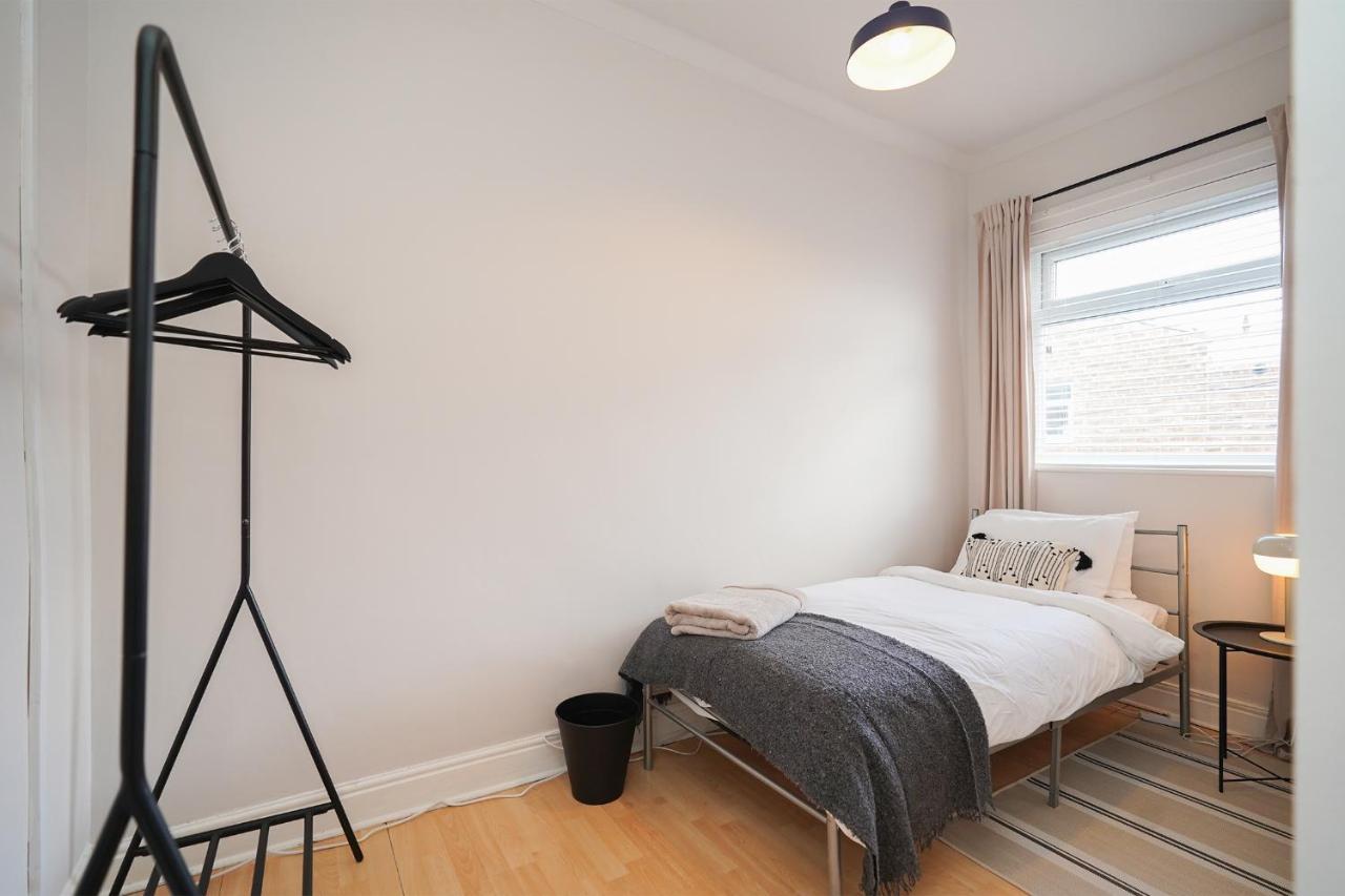 Stadium View, Entire Private House, Close To Centre, Free Wifi Apartment
