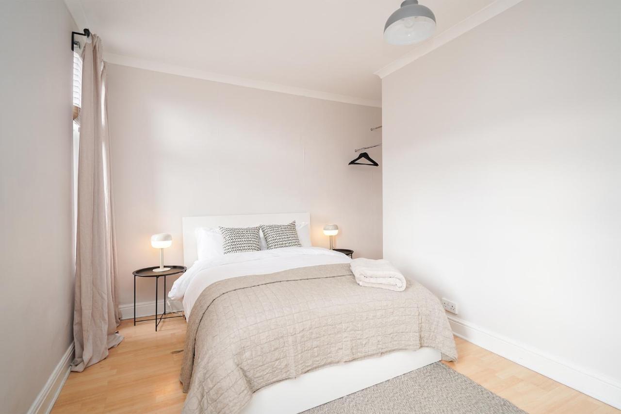Stadium View, Entire Private House, Close To Centre, Free Wifi * Sheffield
