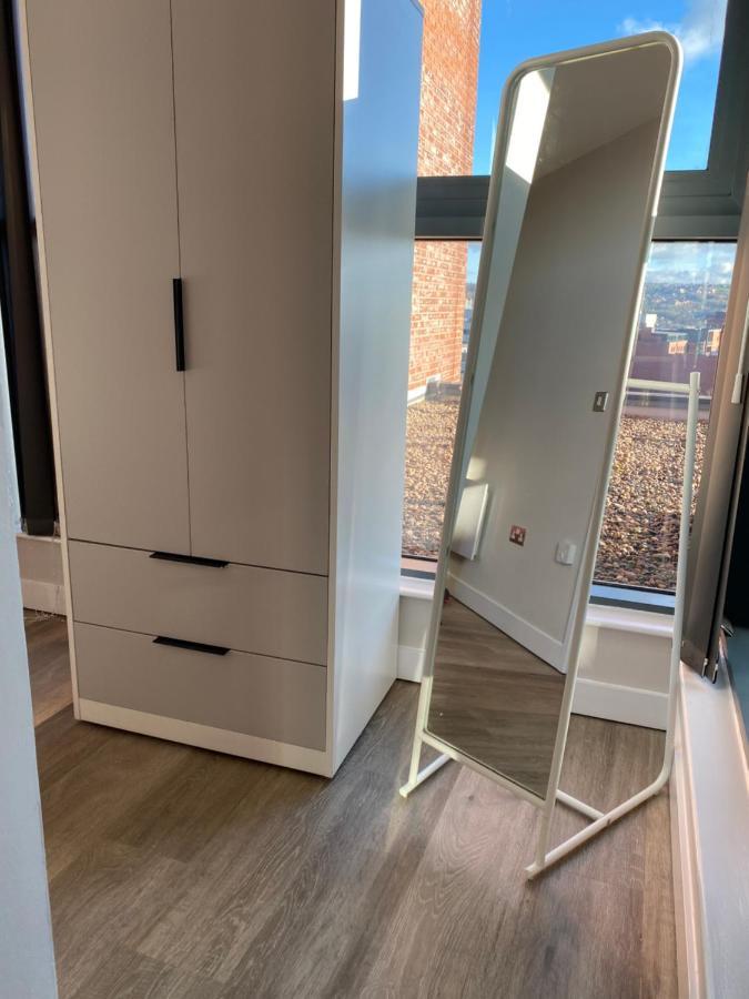 Deluxe Centre With Balcony & Views - Free Wifi Netflix, Gym Access - Westone Apartamento