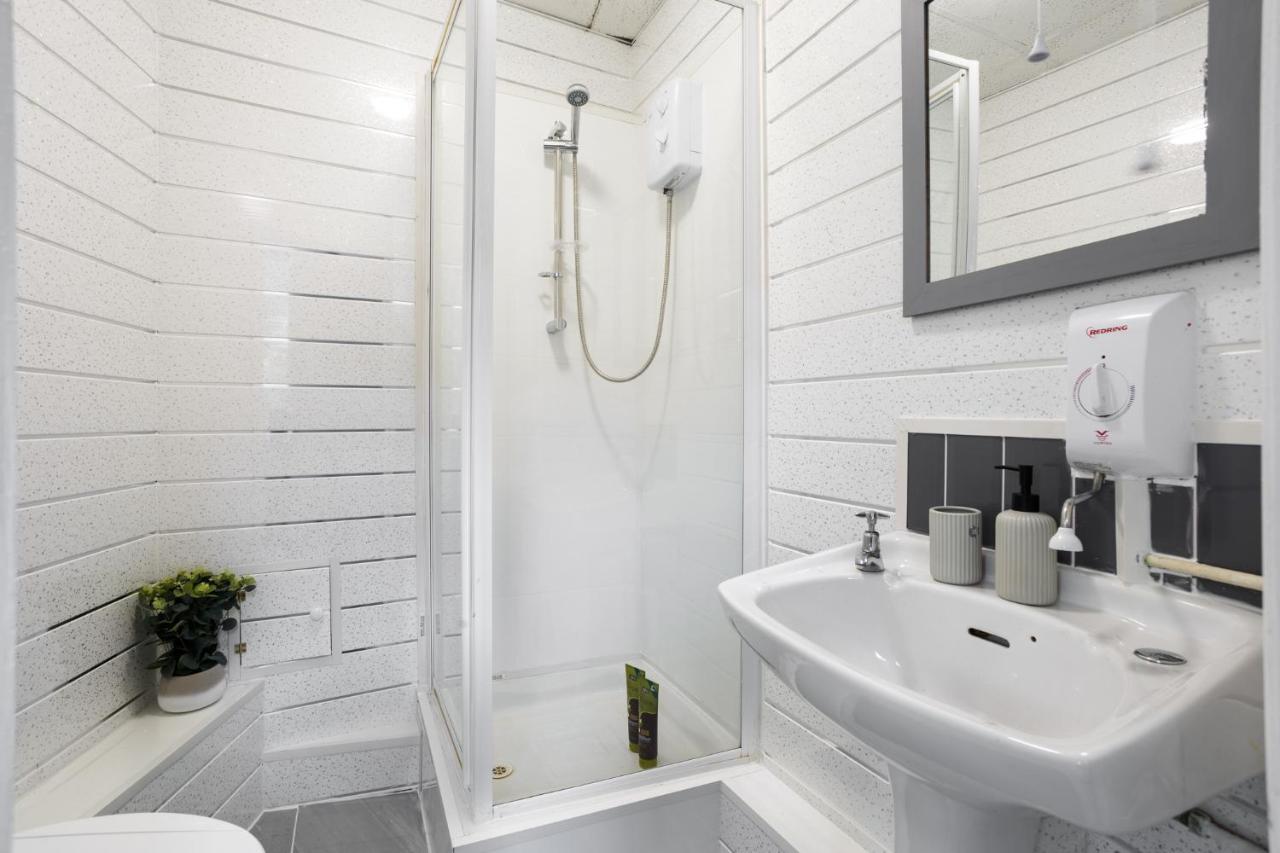 Riverside With Jacuzzi! Apartamento *