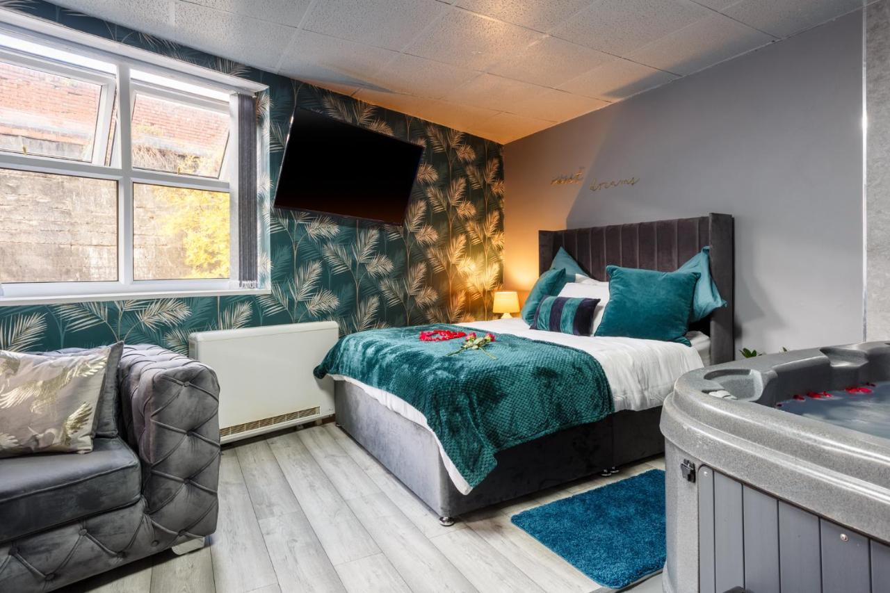Riverside With Jacuzzi! * Sheffield