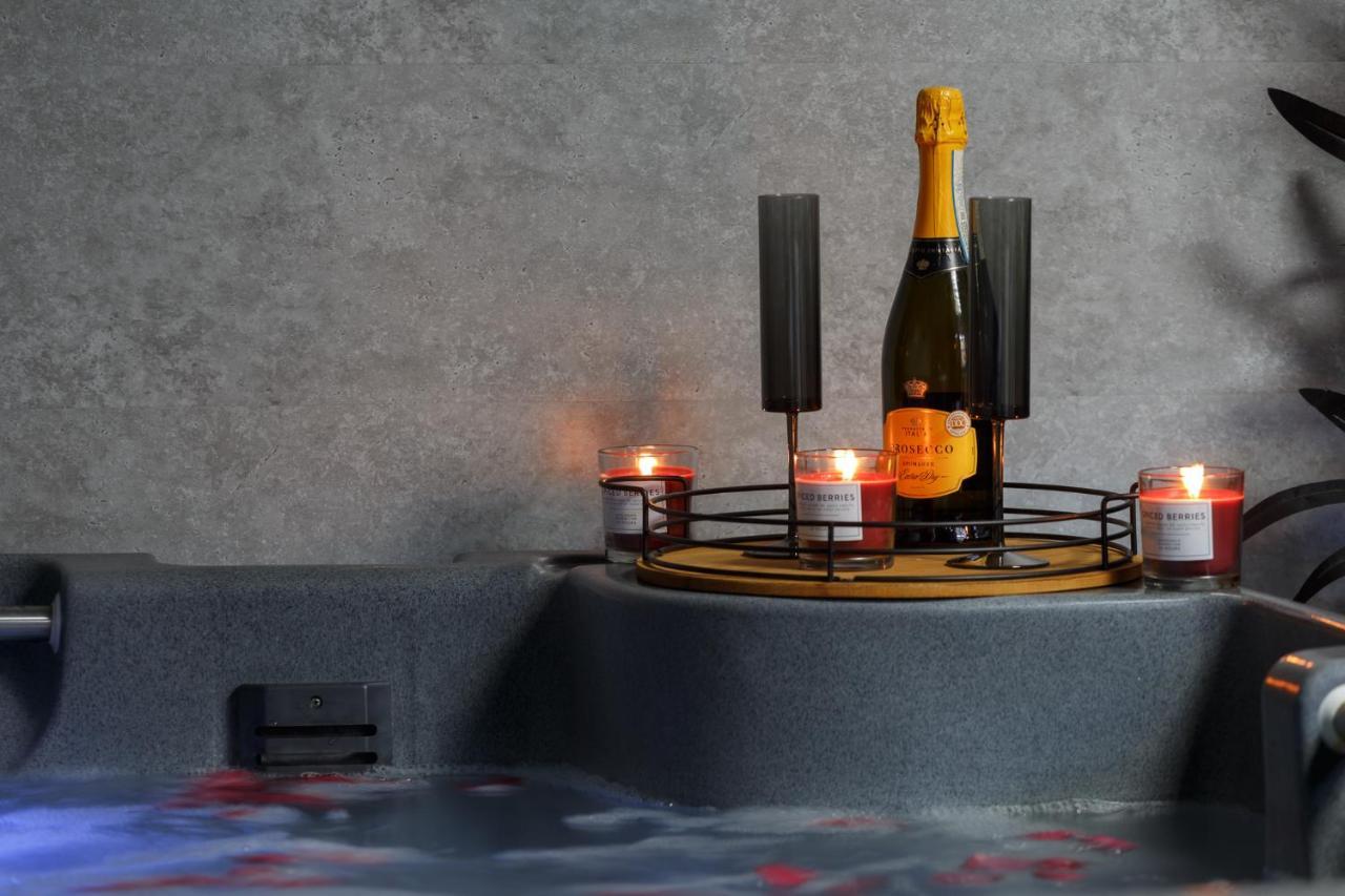 Riverside With Jacuzzi! Apartamento *
