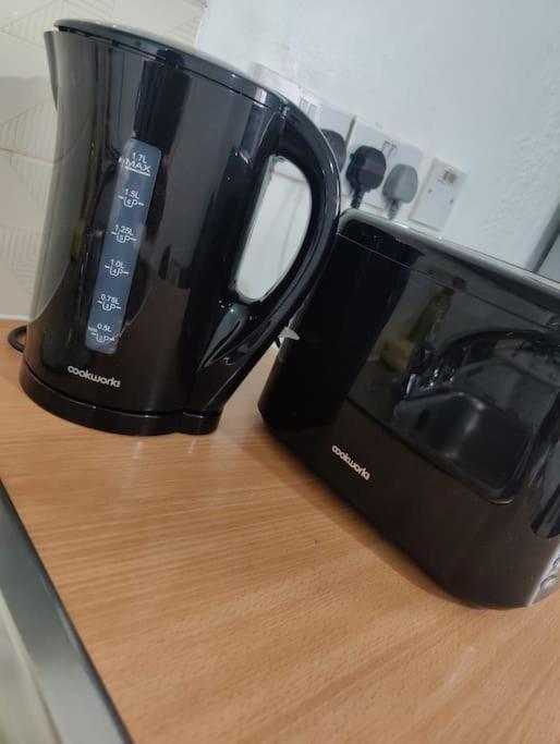 1 Bedroom Flat Apartment *