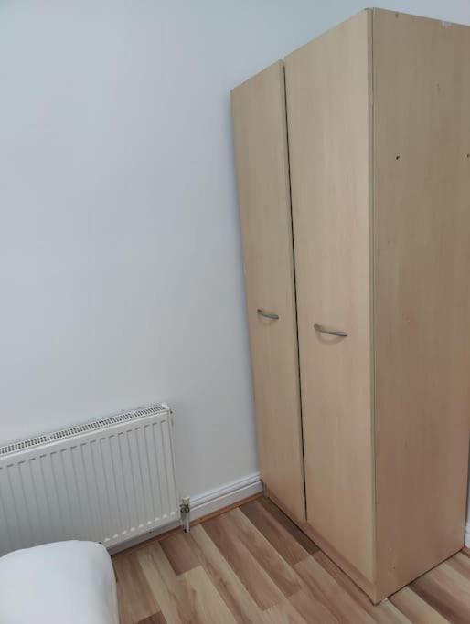 1 Bedroom Flat *