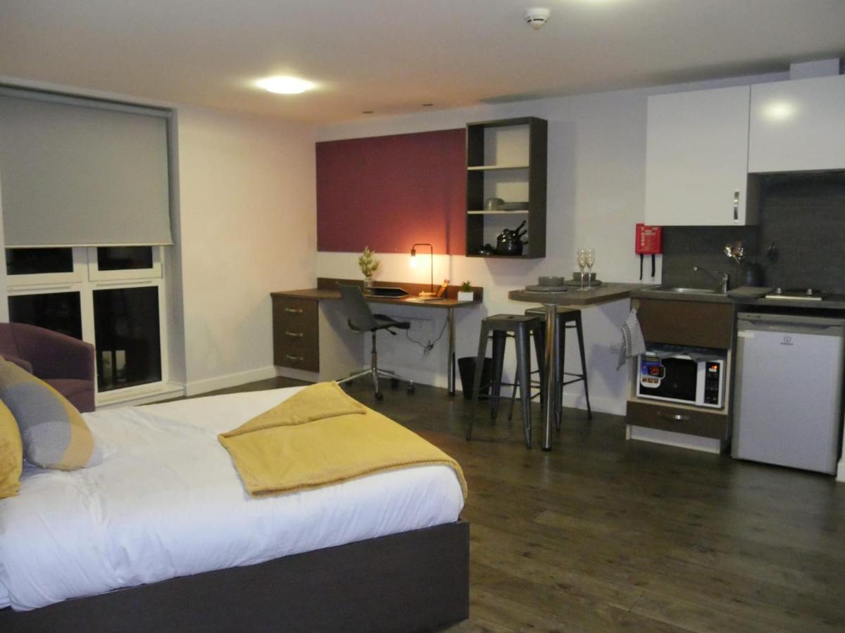 Modern Stylish And At Student Roost Corner House In Apartment