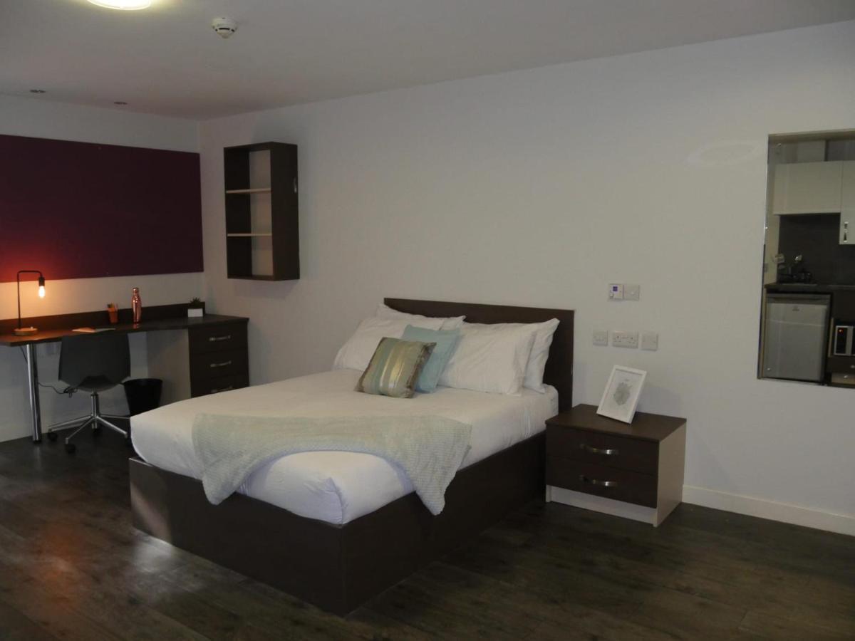 Modern Stylish And At Student Roost Corner House In Apartment *