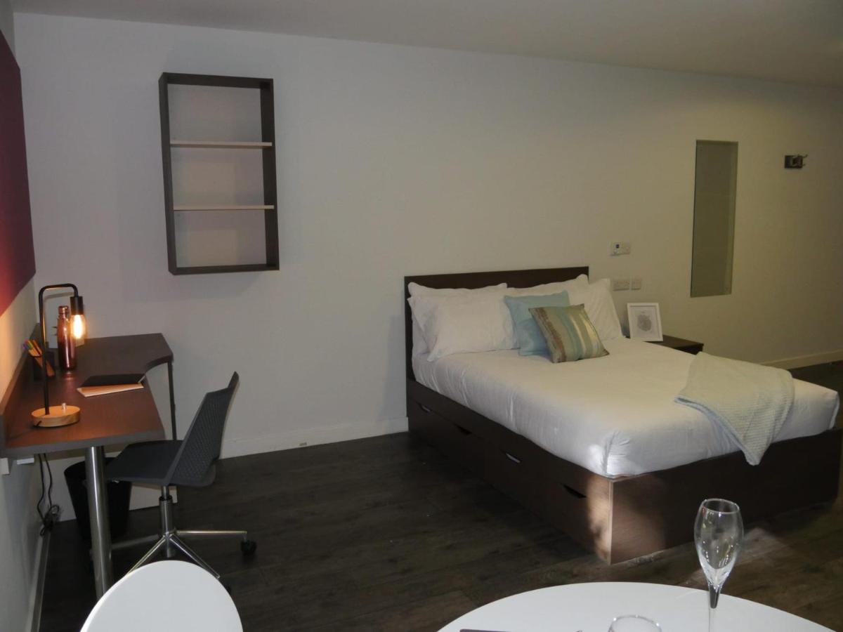 Modern Stylish And At Student Roost Corner House In Apartment Sheffield