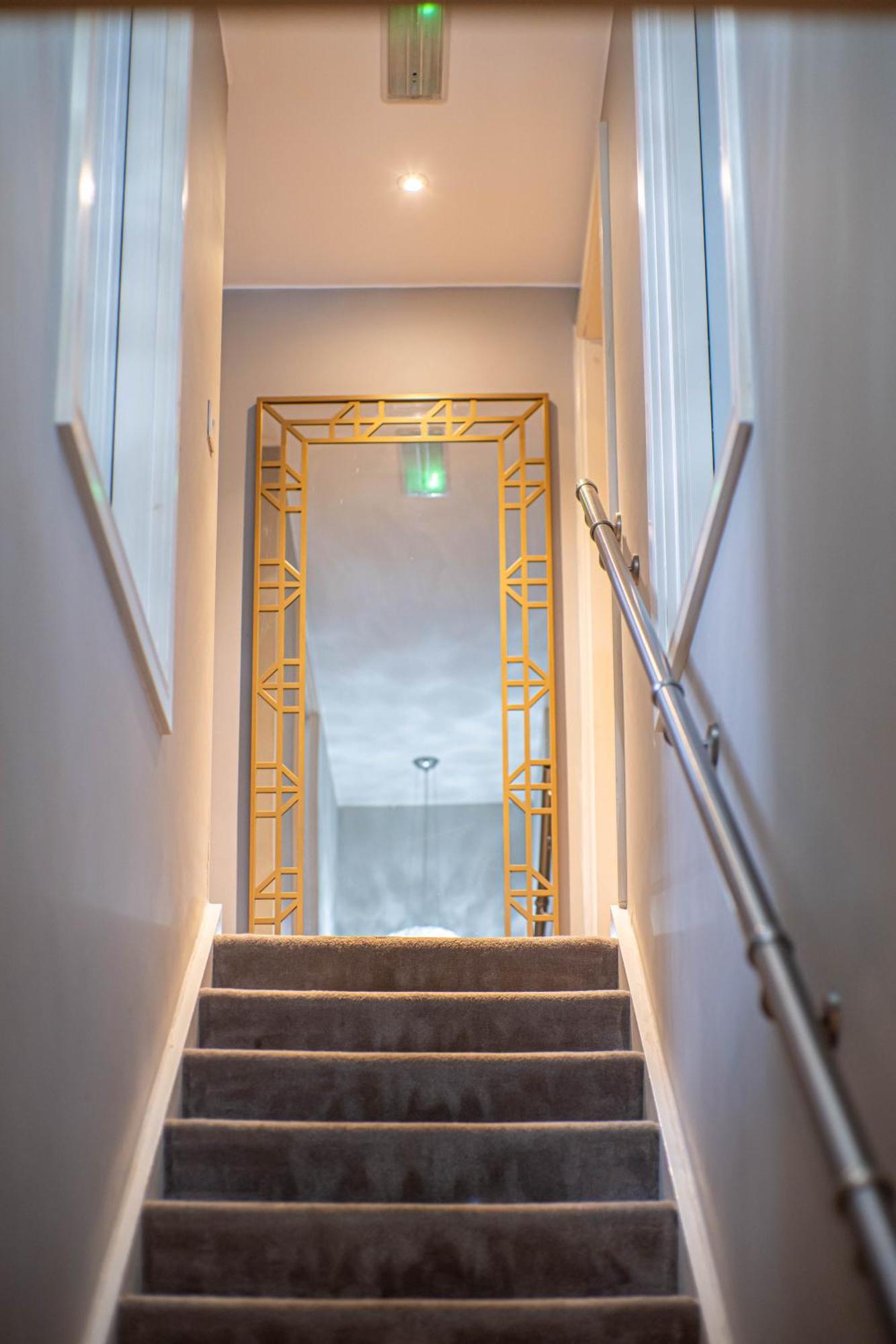 Kelham Apartments: Serviced With Free Parking Apartment
