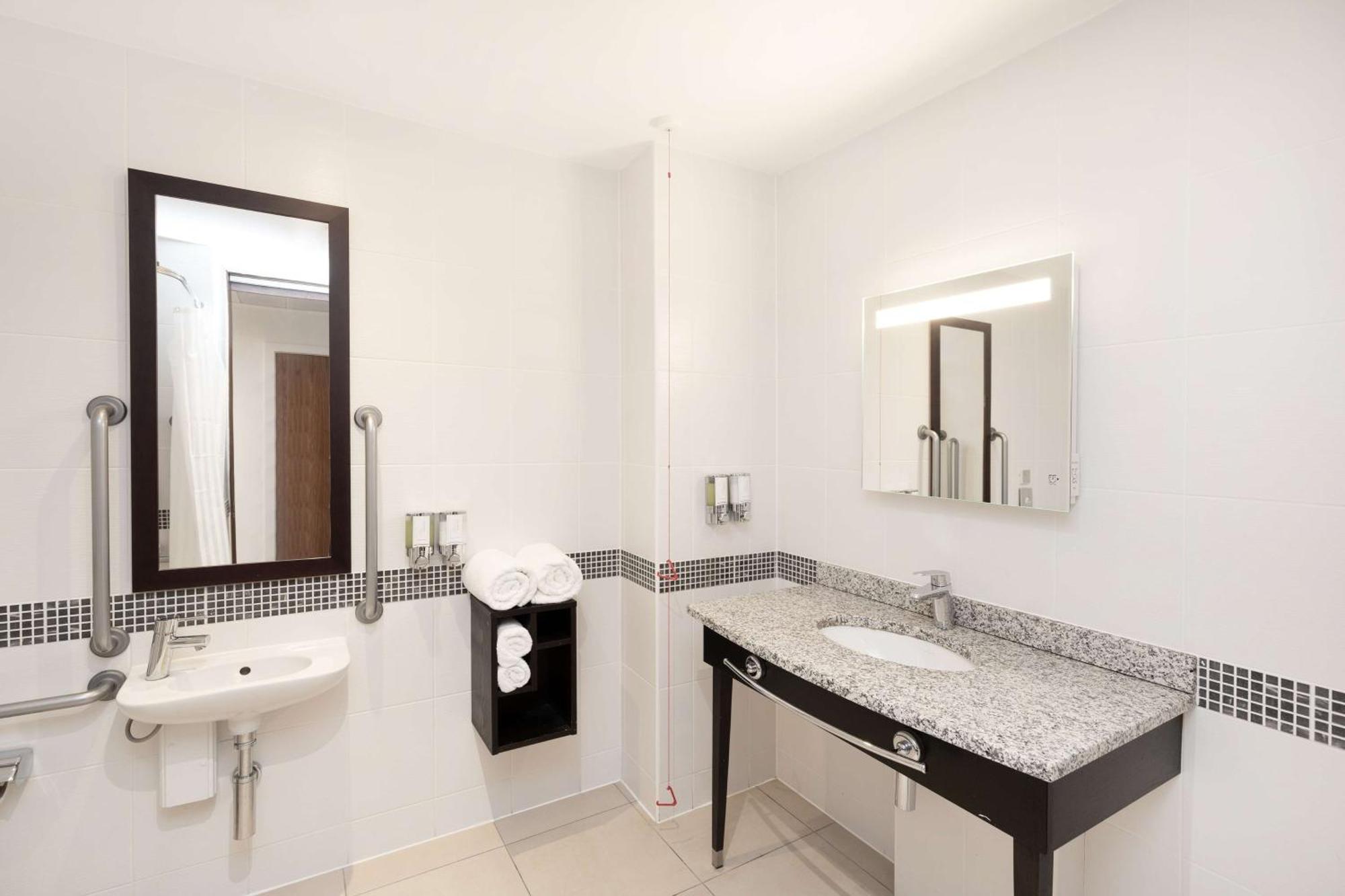 Hampton By Hilton Hotel 3*