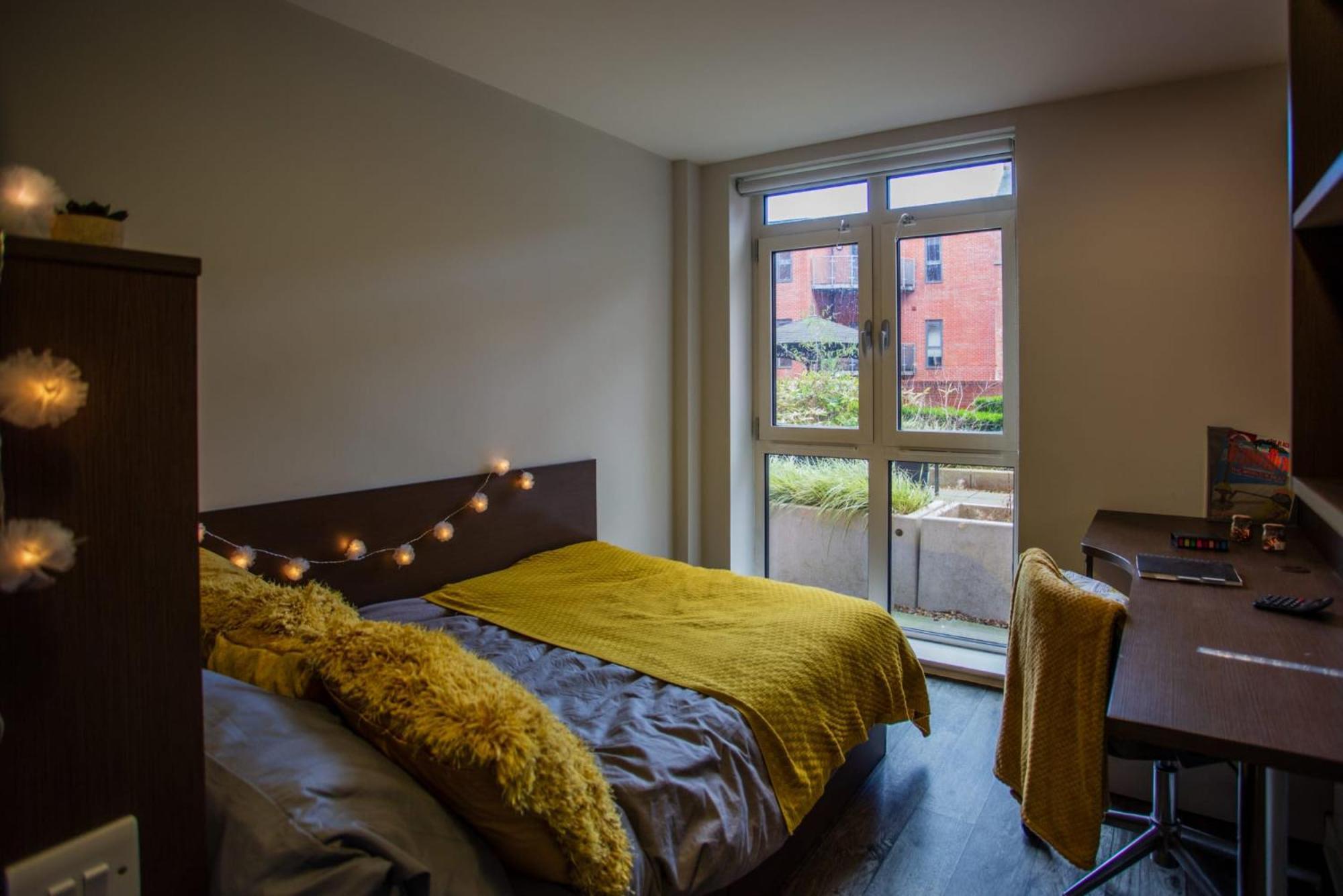 Modern Stylish And At Student Roost Corner House In Apartment Sheffield