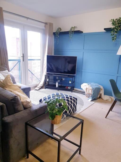 Hyde Park - Park Hill - - 2 Bedrooms - Free On-site Parking - Netflix - Fast Wifi Apartment *
