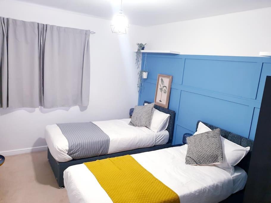 Hyde Park - Park Hill - - 2 Bedrooms - Free On-site Parking - Netflix - Fast Wifi Apartment *
