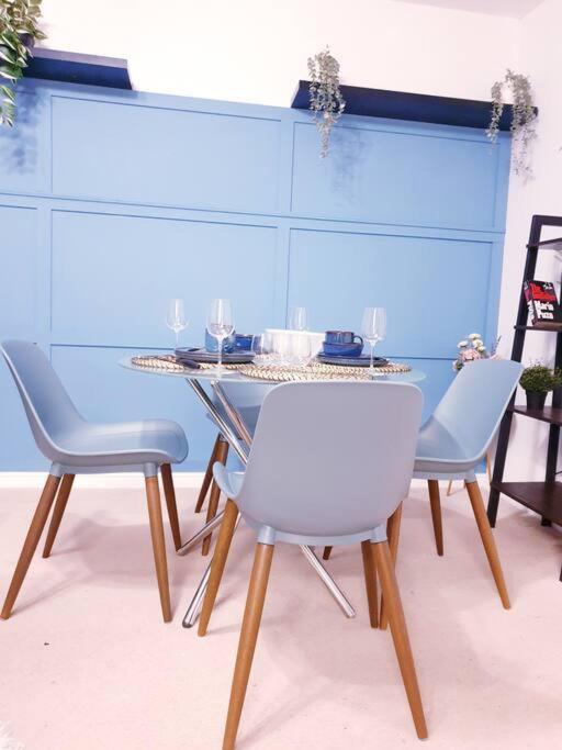 Apartment Hyde Park - Park Hill - - 2 Bedrooms - Free On-site Parking - Netflix - Fast Wifi *
