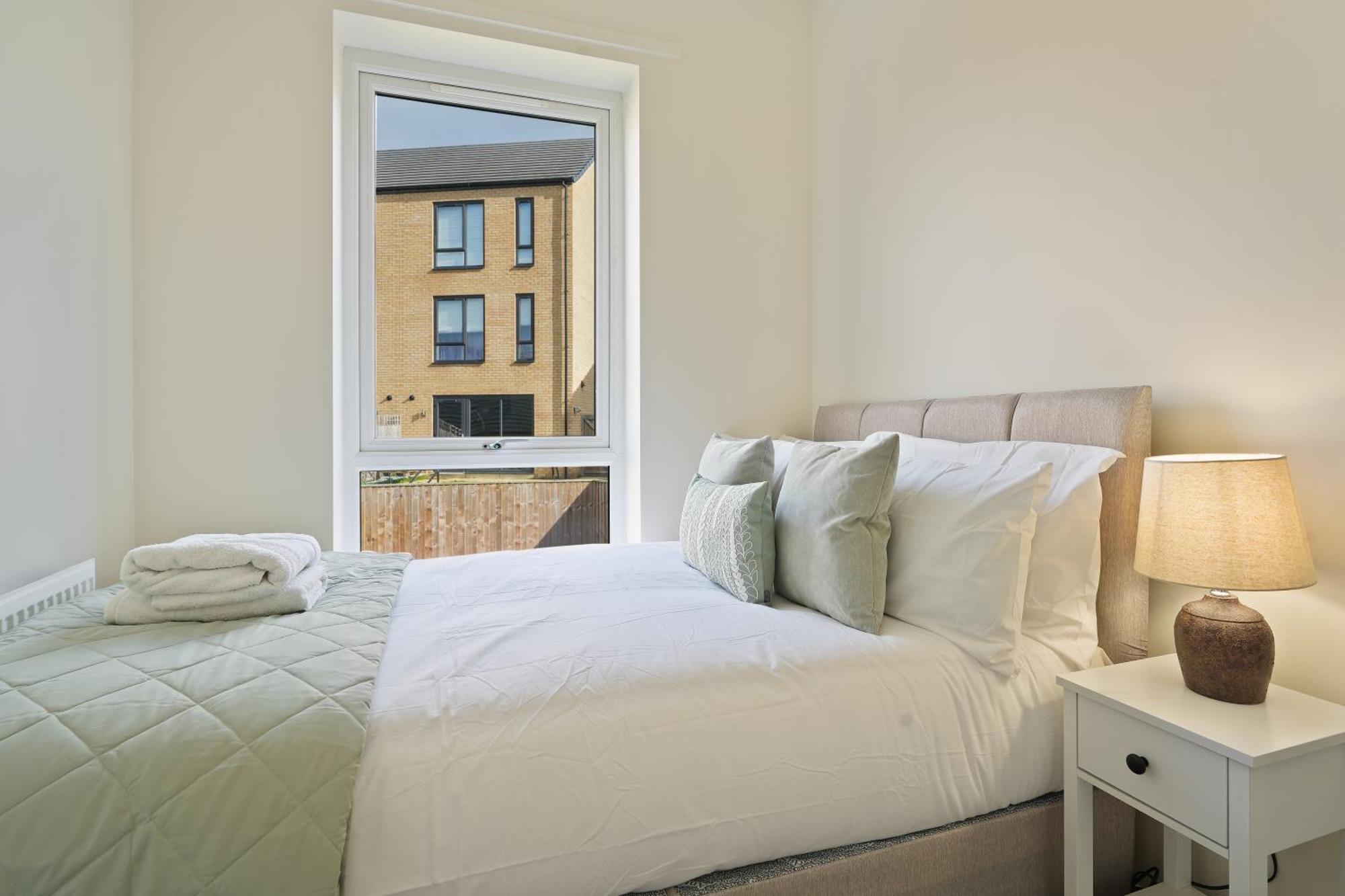 Mersey Way, Spacious 3 Bed Home, Close To Centre & Free Driveway Parking - Perfect For Workers, Groups & Families - Hosted By Host Save Apartment Sheffield
