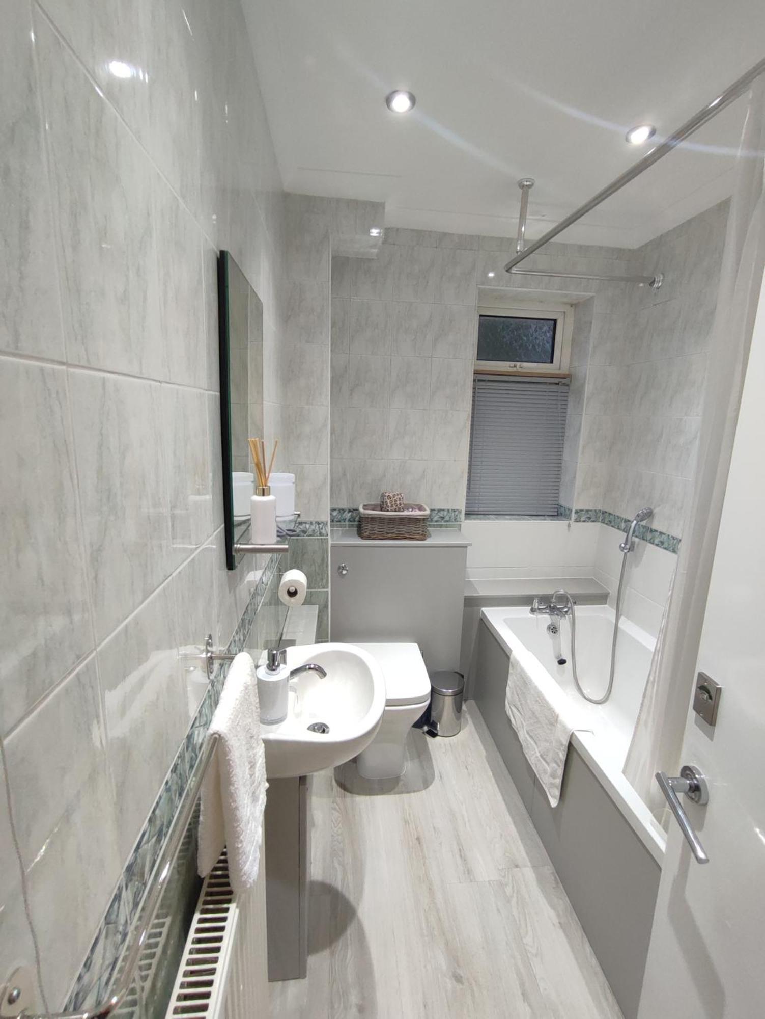 Meadowhall Work Or Leisure Off Road Parking With Cctv * Sheffield