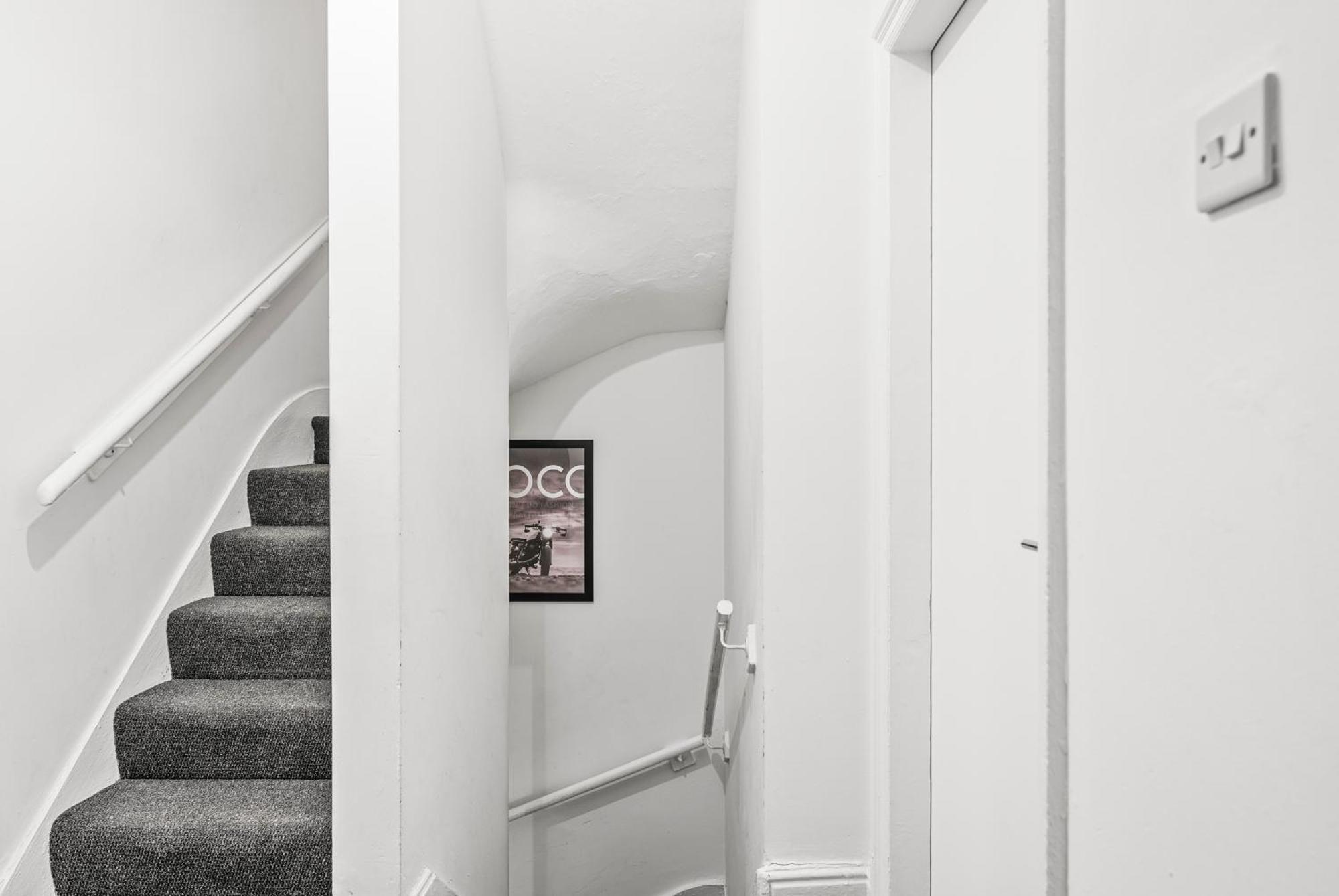 Apartamento 20 Percent Off! Stylish Abode Sleeps 12 *