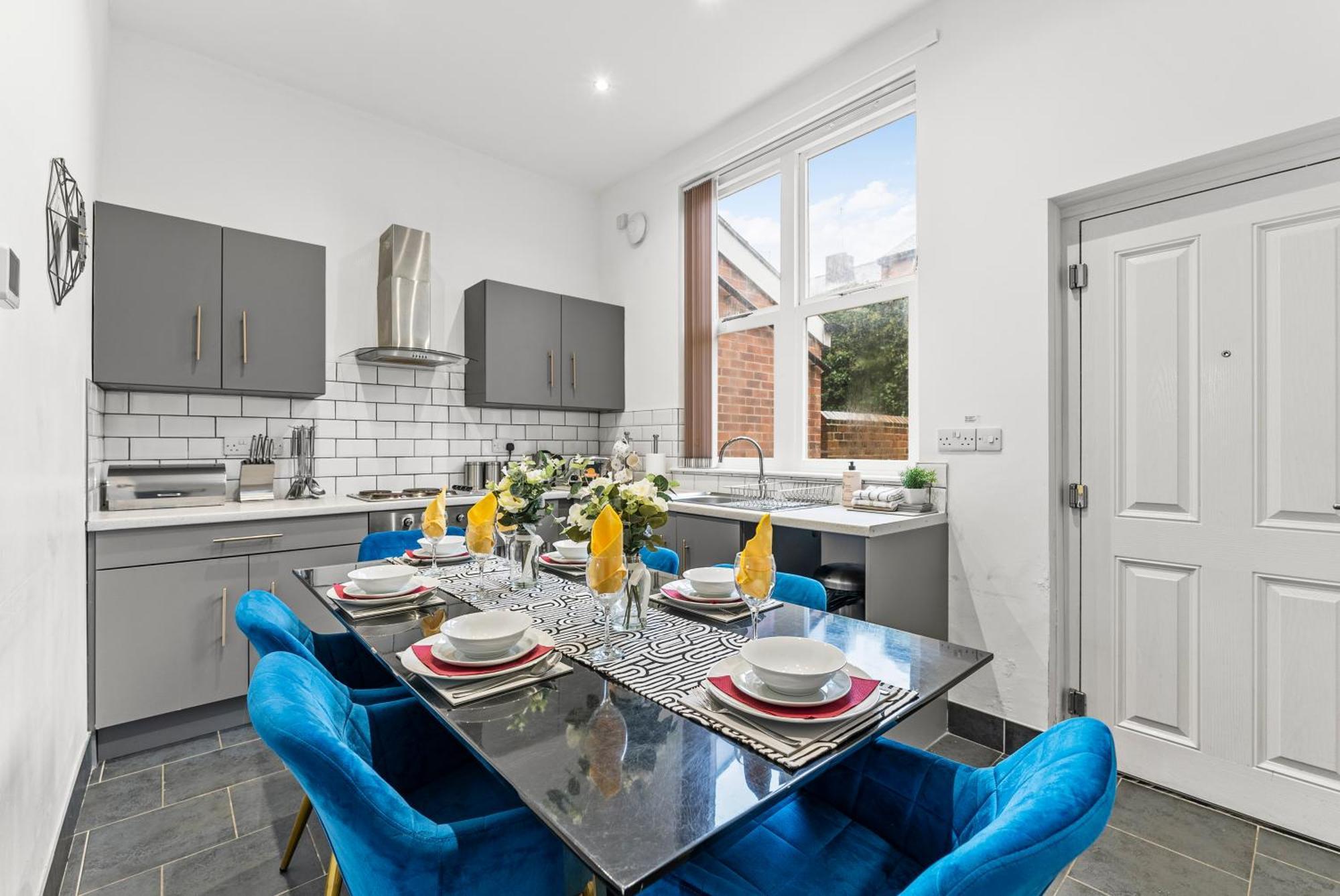 Apartamento 20 Percent Off! Stylish Abode Sleeps 12 *