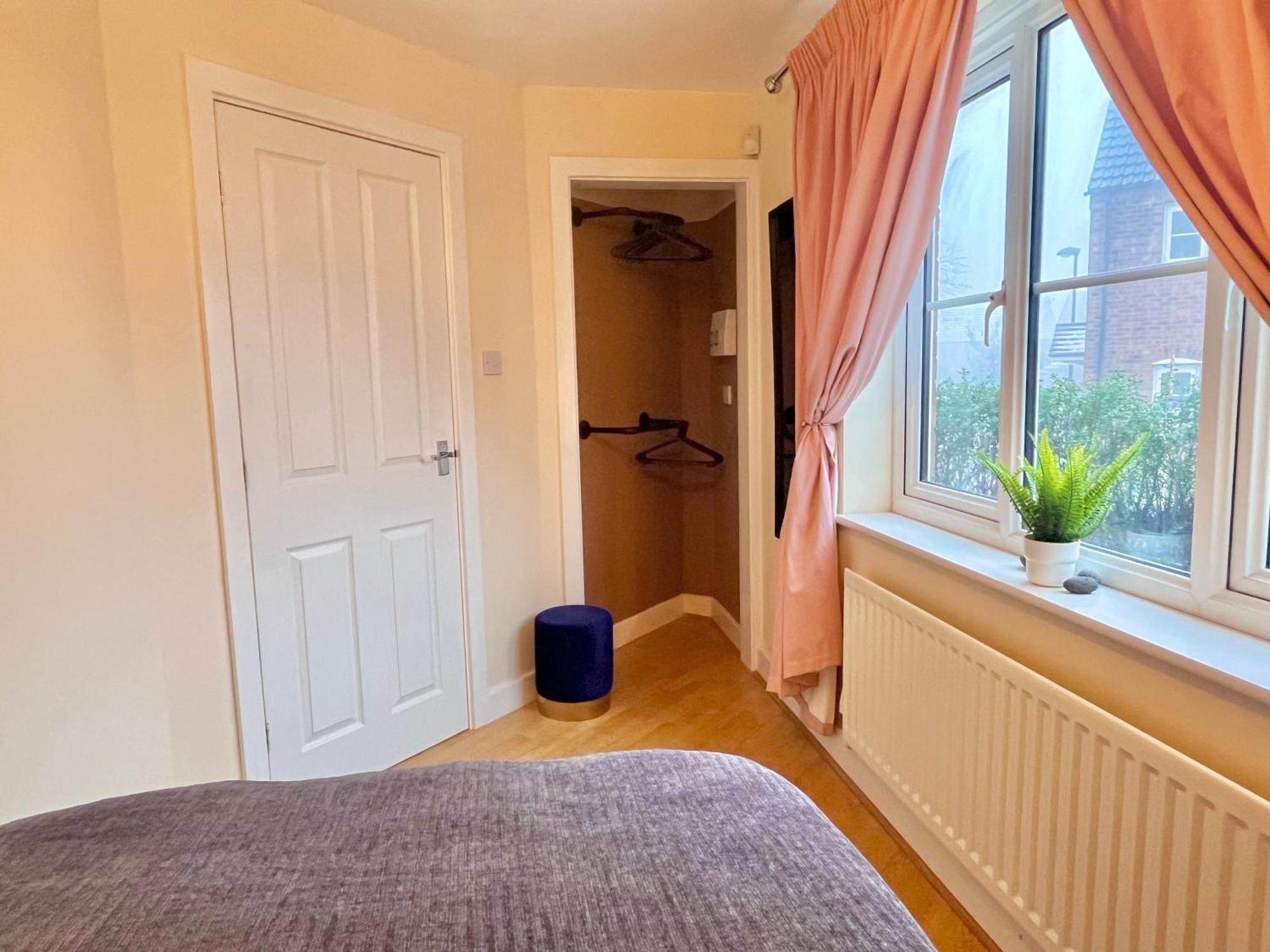 Payler House Sheffield-wifi -large Parking Space-cozy 4 Bedrooms *