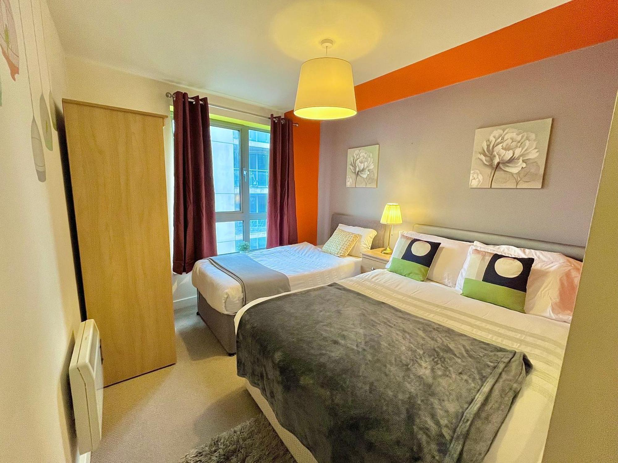 Apartment Skyview By Noknokstay - Centre With Parking - Group, Family, Business *