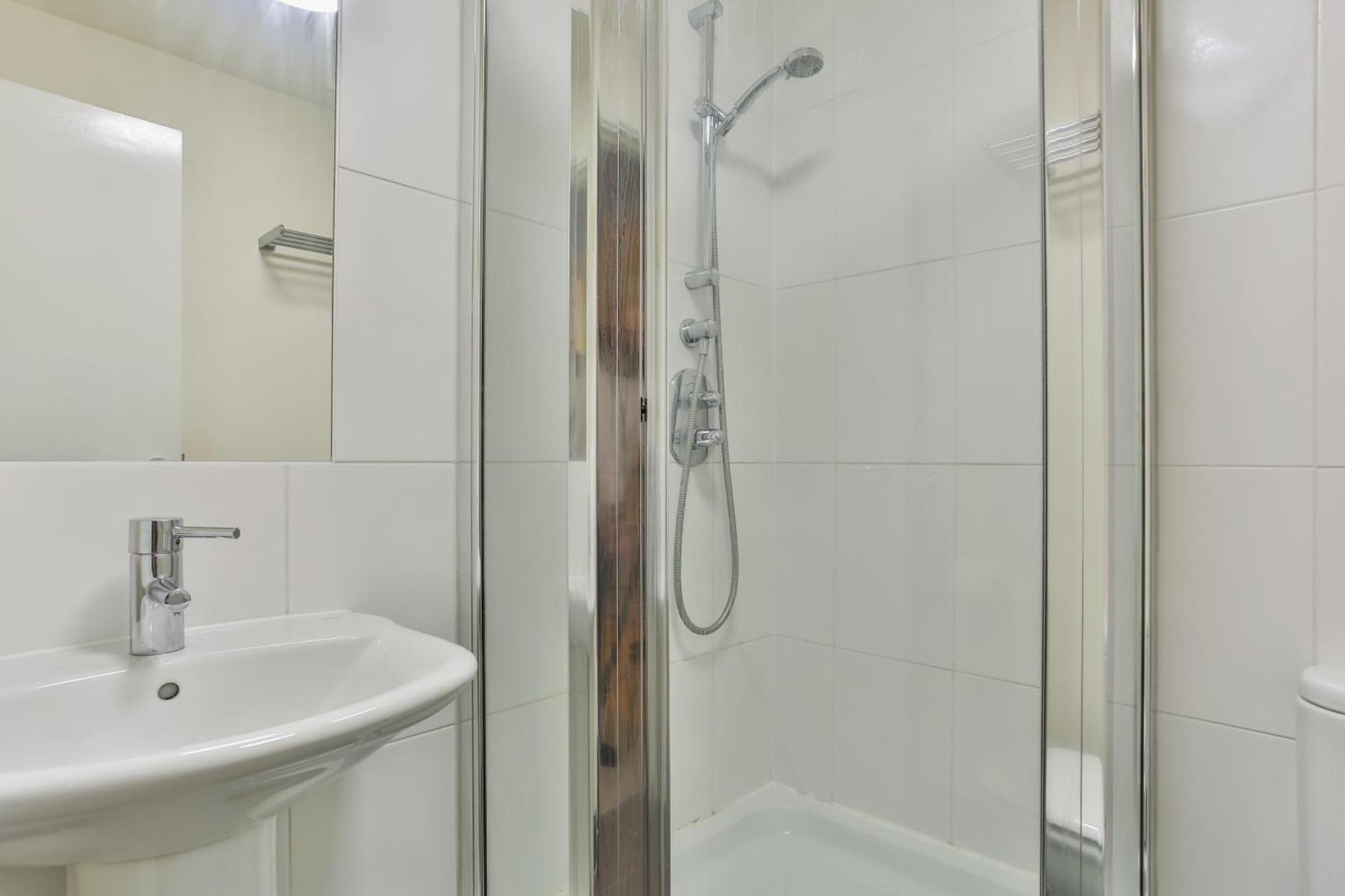 Apartment Skyview By Noknokstay - Centre With Parking - Group, Family, Business *