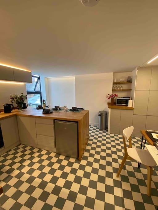 Contemporary Centre 3 Bedroom