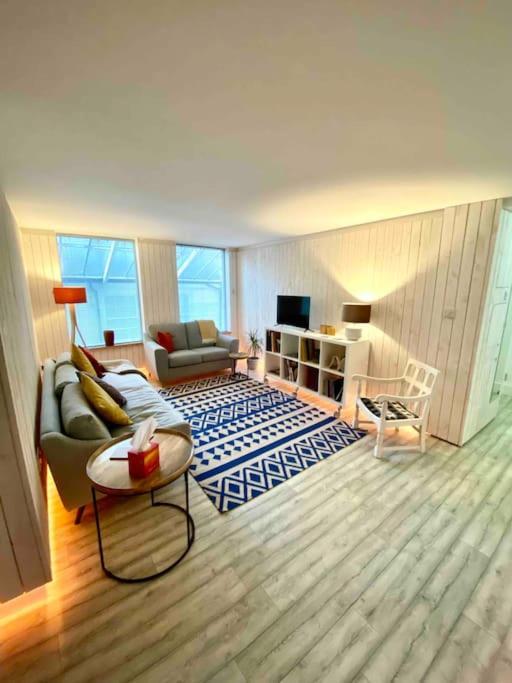 Apartment Contemporary Centre 3 Bedroom *