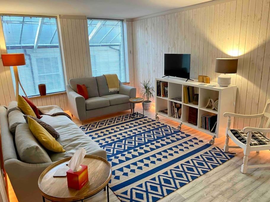 Contemporary Centre 3 Bedroom Apartment