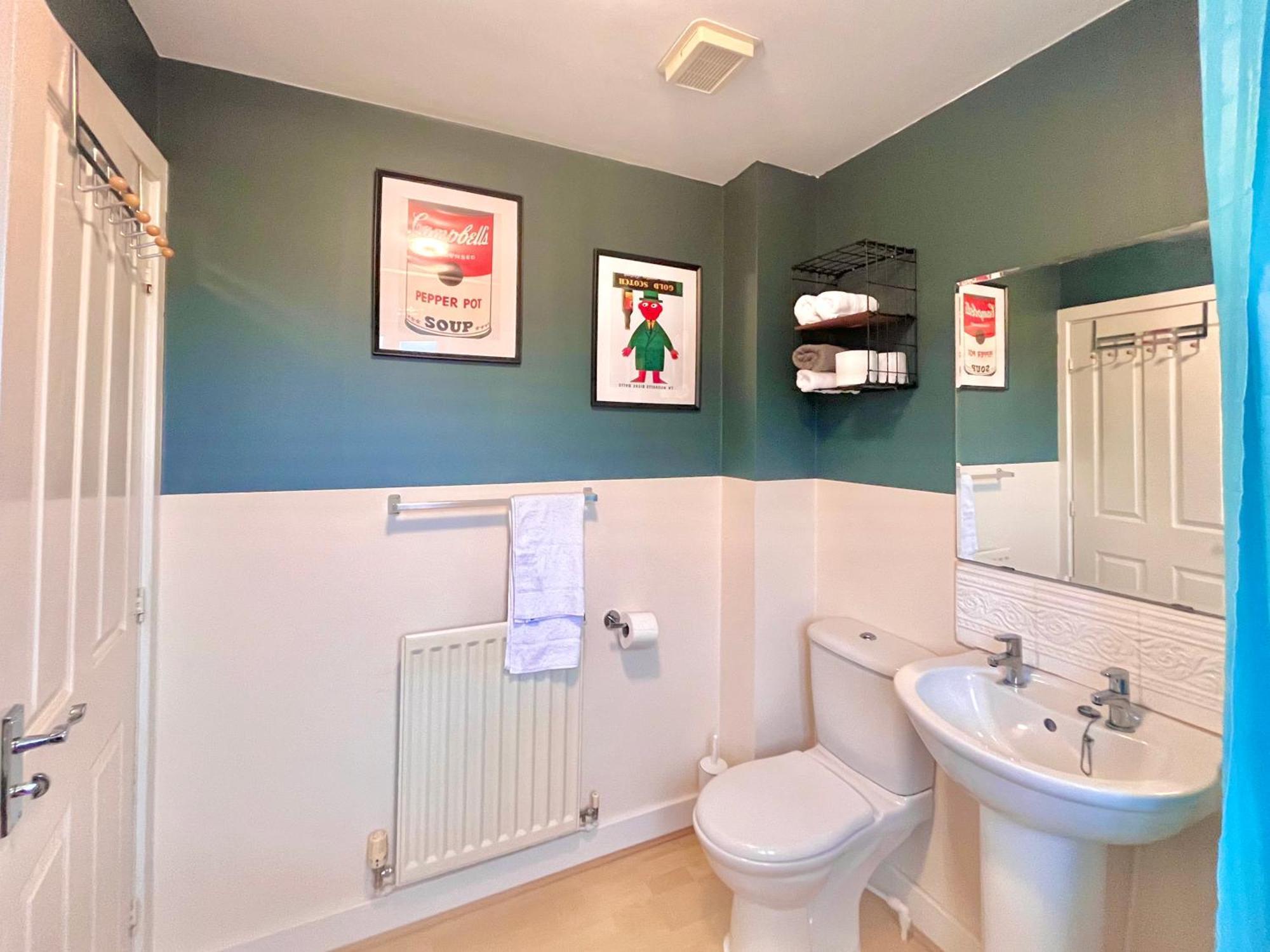 Payler House Sheffield-wifi -large Parking Space-cozy 4 Bedrooms Casa de férias *