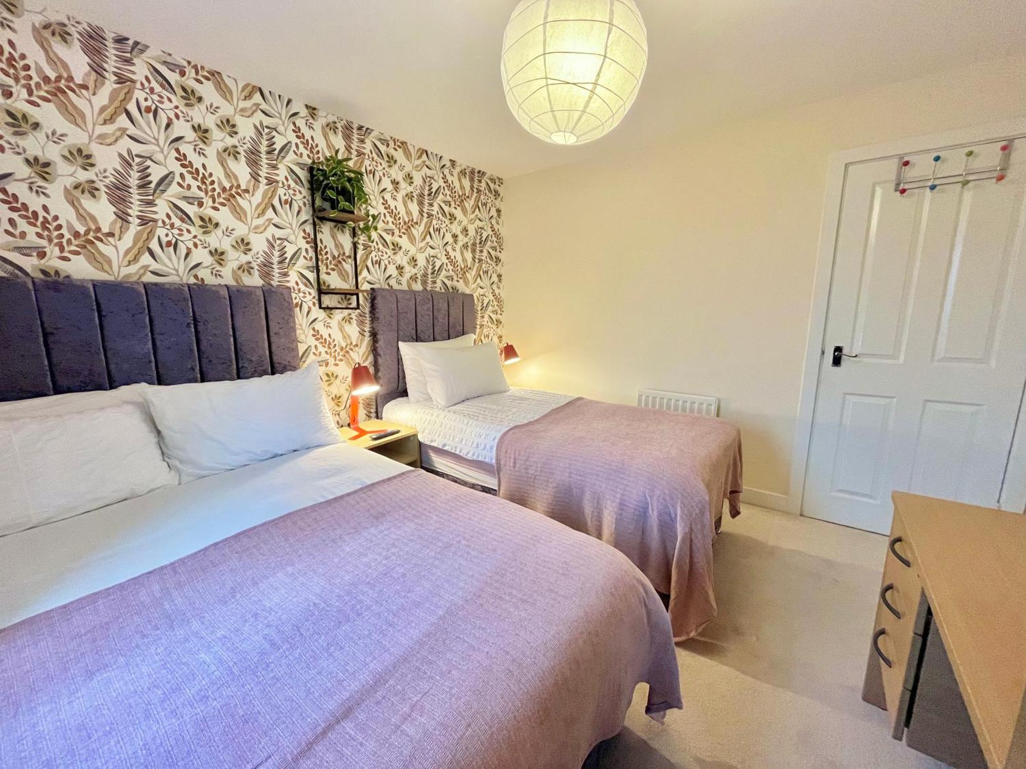 Payler House Sheffield-wifi -large Parking Space-cozy 4 Bedrooms Sheffield