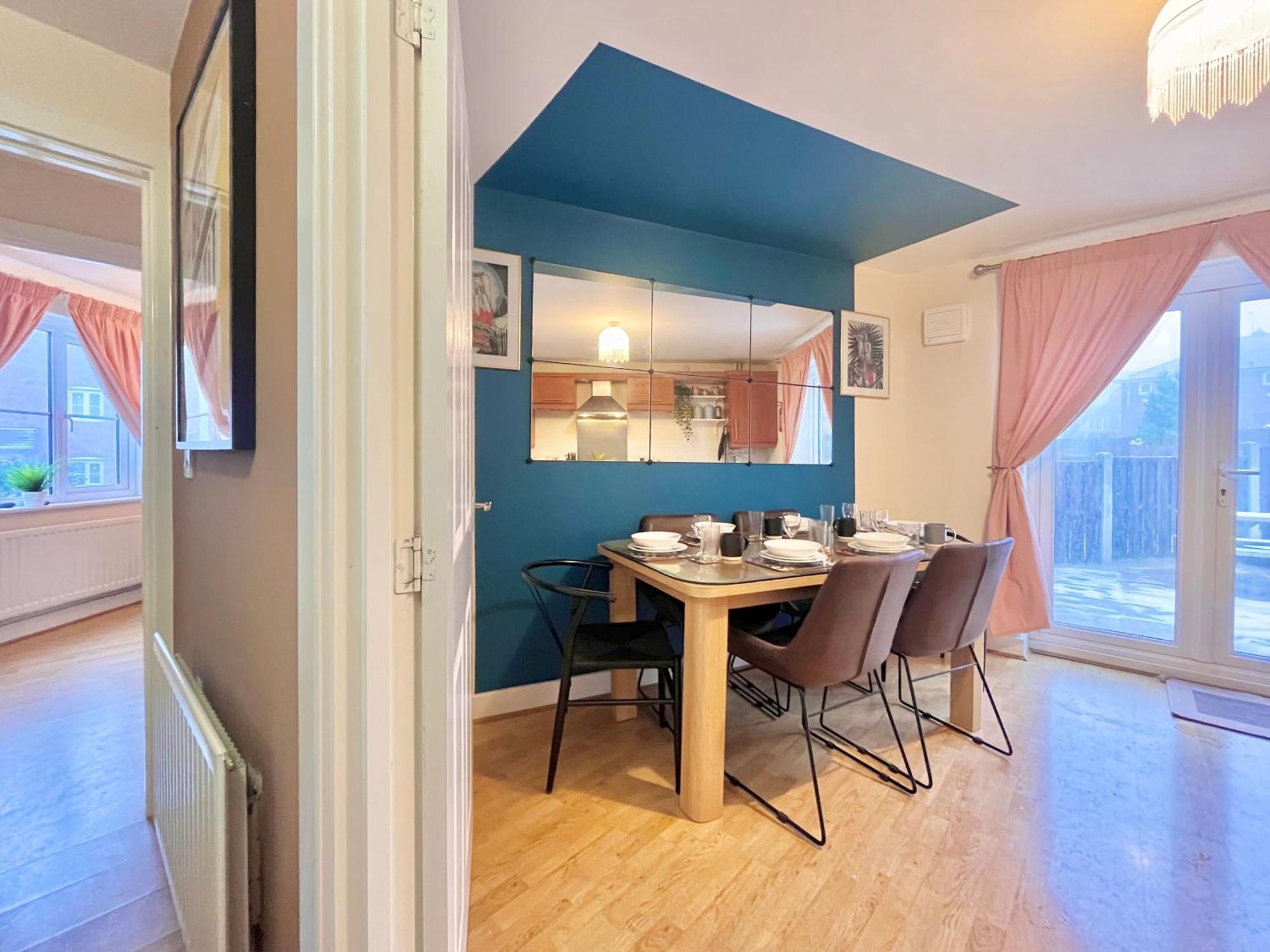 Payler House Sheffield-wifi -large Parking Space-cozy 4 Bedrooms